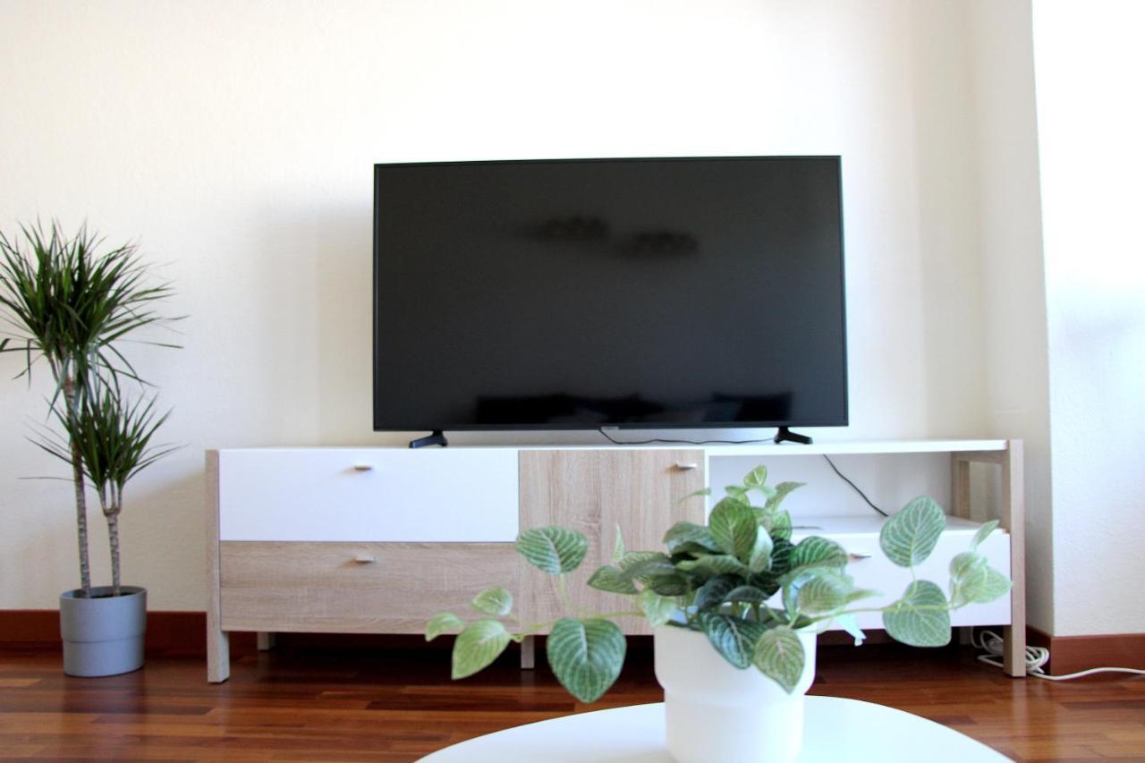Cozy Apartment With Free Parking & Close To Lake Лугано Екстер'єр фото