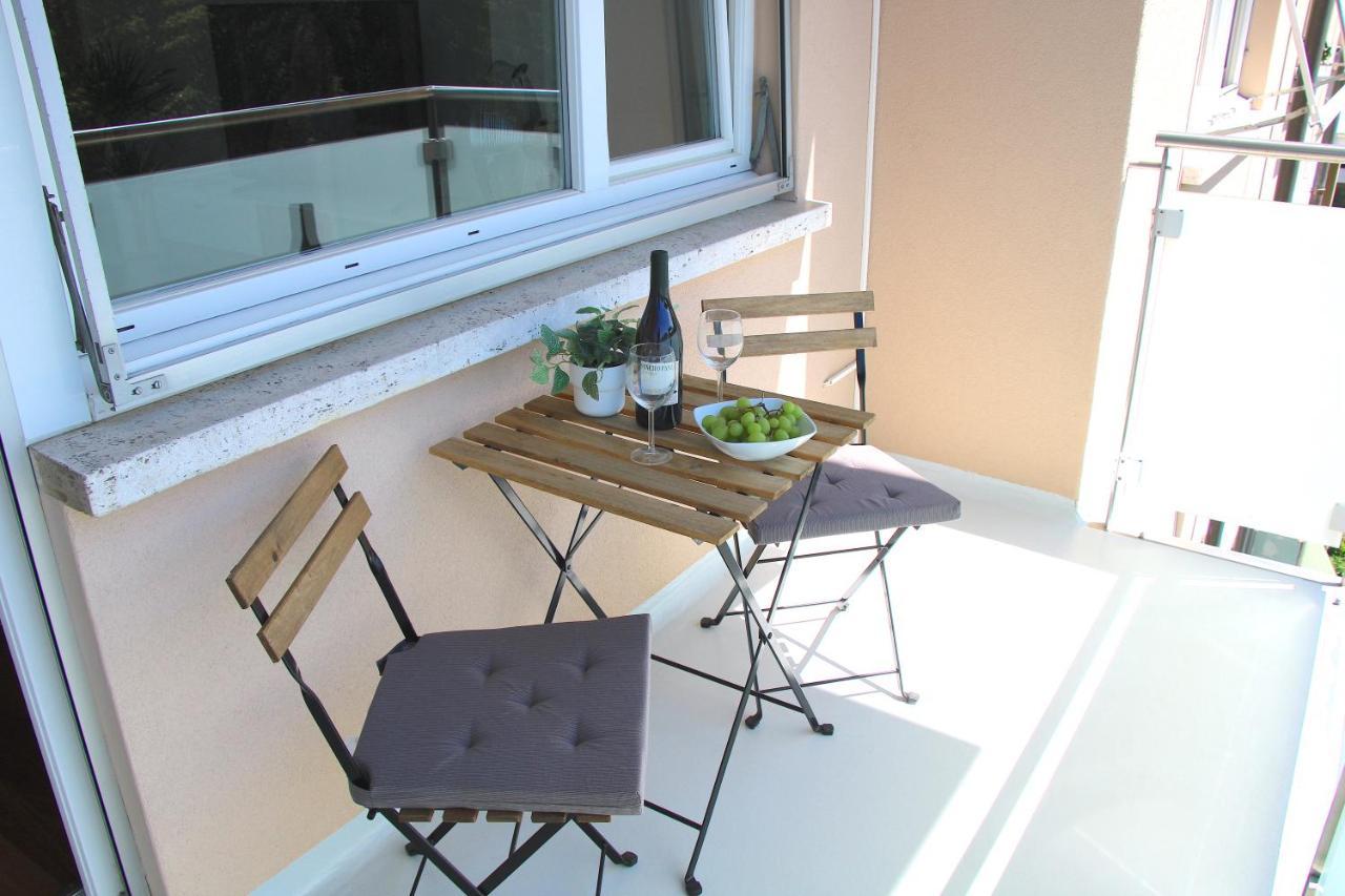 Cozy Apartment With Free Parking & Close To Lake Лугано Екстер'єр фото