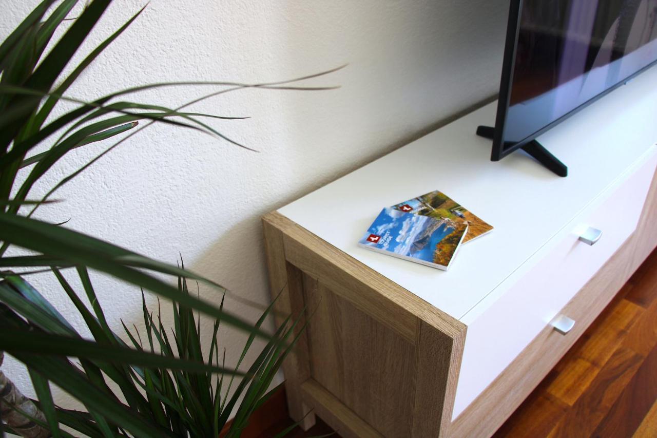 Cozy Apartment With Free Parking & Close To Lake Лугано Екстер'єр фото